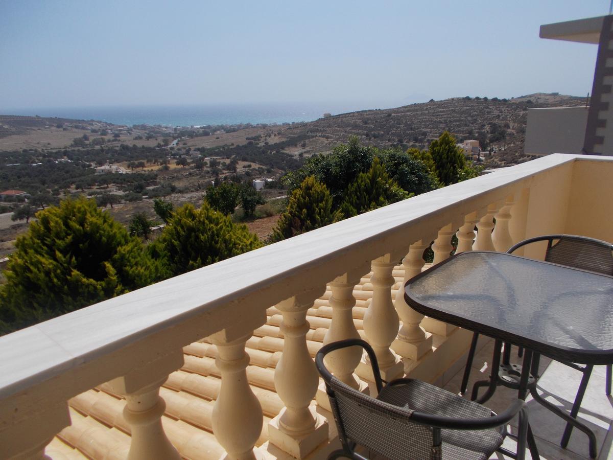 Knossos Apartments Kalamaki  Exterior photo